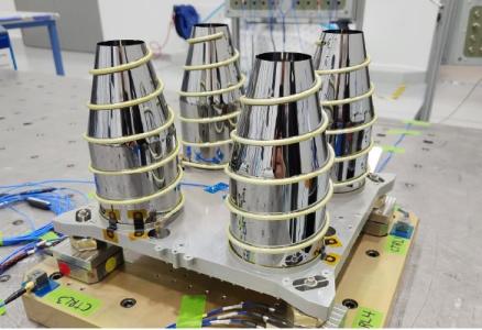 GNSS L-band antenna for lunar relay satellites